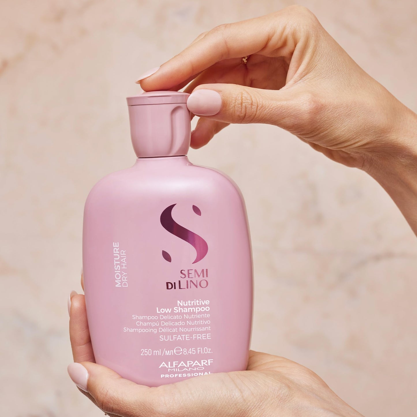 Champú hidratante sin sulfato Alfaparf Milano Semi Di Lino para cabello seco - Nutrición y protección para cabello teñido - Libre de SLS, parabenos y parafina - Calidad profesional de salón - 249 ml