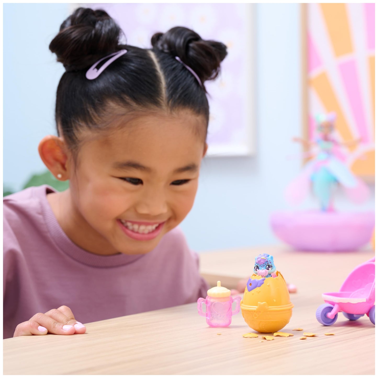 HATCHIMALS Alive, Set de Juego con carriola de Juguete, 2 Minifiguras en Huevos Que se rompen Solos, Juguetes para niños