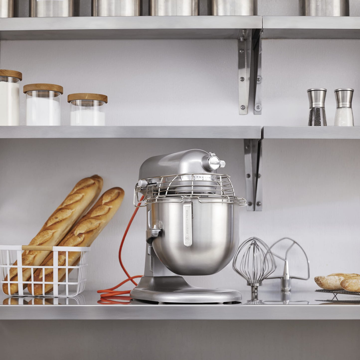KitchenAid KSMC895CU - Mezclador de encimera comercial de 8 cuartos con protector de tazón, 10 velocidades, impulsado por engranajes, contorno plateado