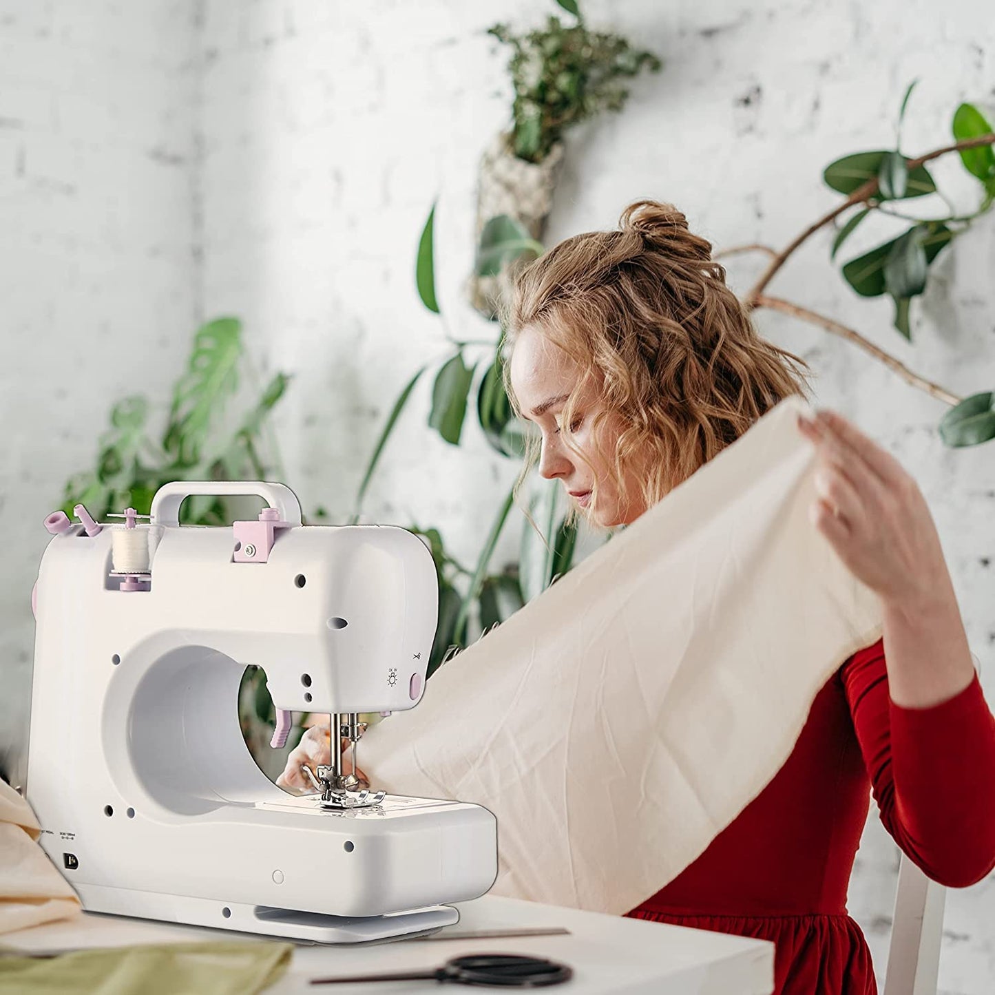 LÍMITE-MX Mini Maquina de Coser Electrica,Máquina de Coser 12 Puntadas Máquina de Coser Portatil con Luz de LED,Función de Patchwork, Costura de Botones, Cremallera, Costura Cilíndrica, Máquina de Coser Electrica(Morado)