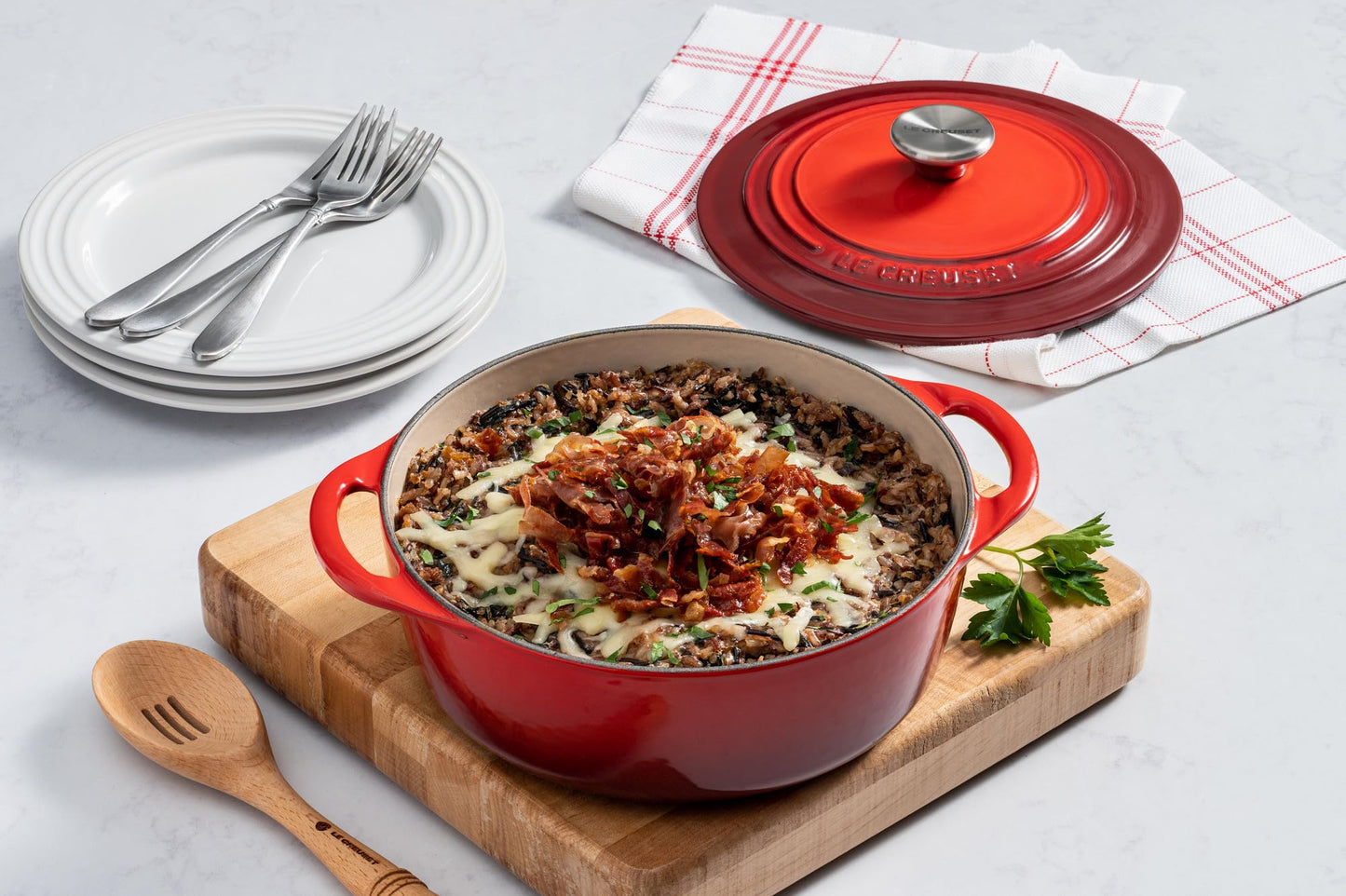 Le Creuset Horno redondo poco profundo de hierro fundido esmaltado, 2.75 cuartos de galón, blanco