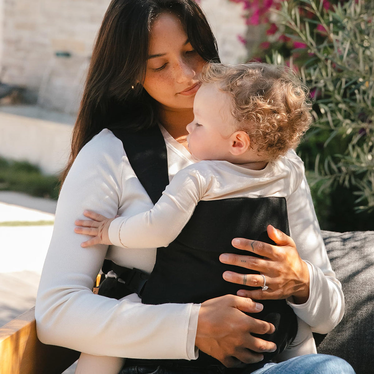 WildBird - Transportador aéreo - 7 a 45 libras - para mamás, papás y cuidadores - 100% fibras de lino europeas naturales - Versátil y ajustable - Tamaño pequeño - Tela cuervo