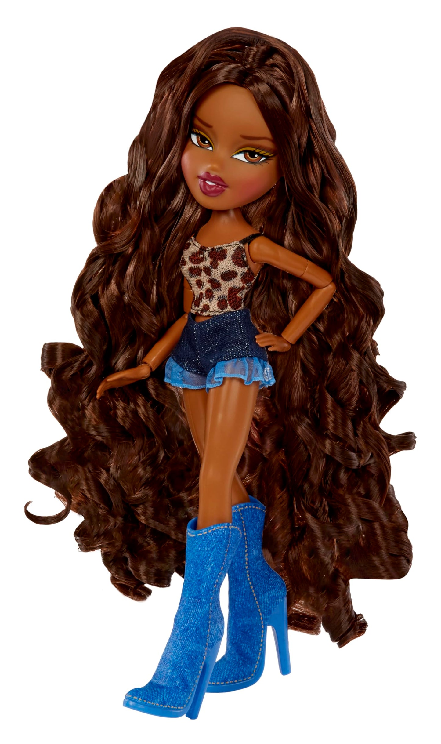 Bratz GOIN out! - Sasha - 1 Muñeca de Moda Coleccionable con Accesorios, Viene con un Conjunto, un Bolso, un Par de Gafas de Sol y un Cepillo - Juguete para Niños - para Mayores de 6 Años