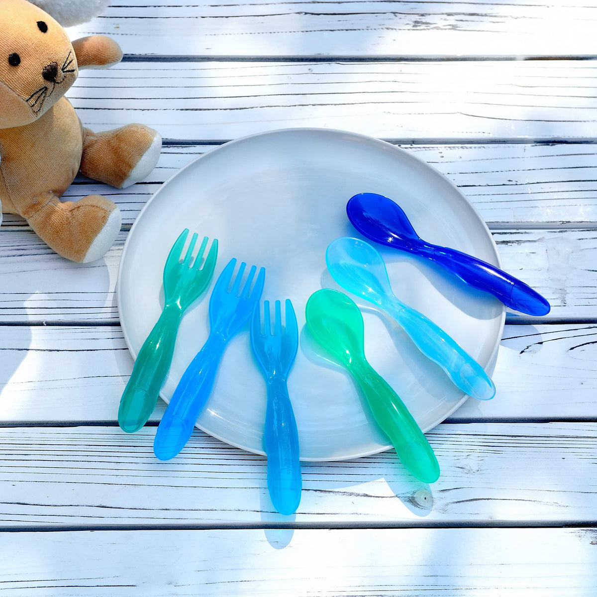 Youngever 18 utensilios de plástico para niños, tenedores de plástico para niños, cucharas para niños, tamaño grande, juego de 9 en 9 colores costeros