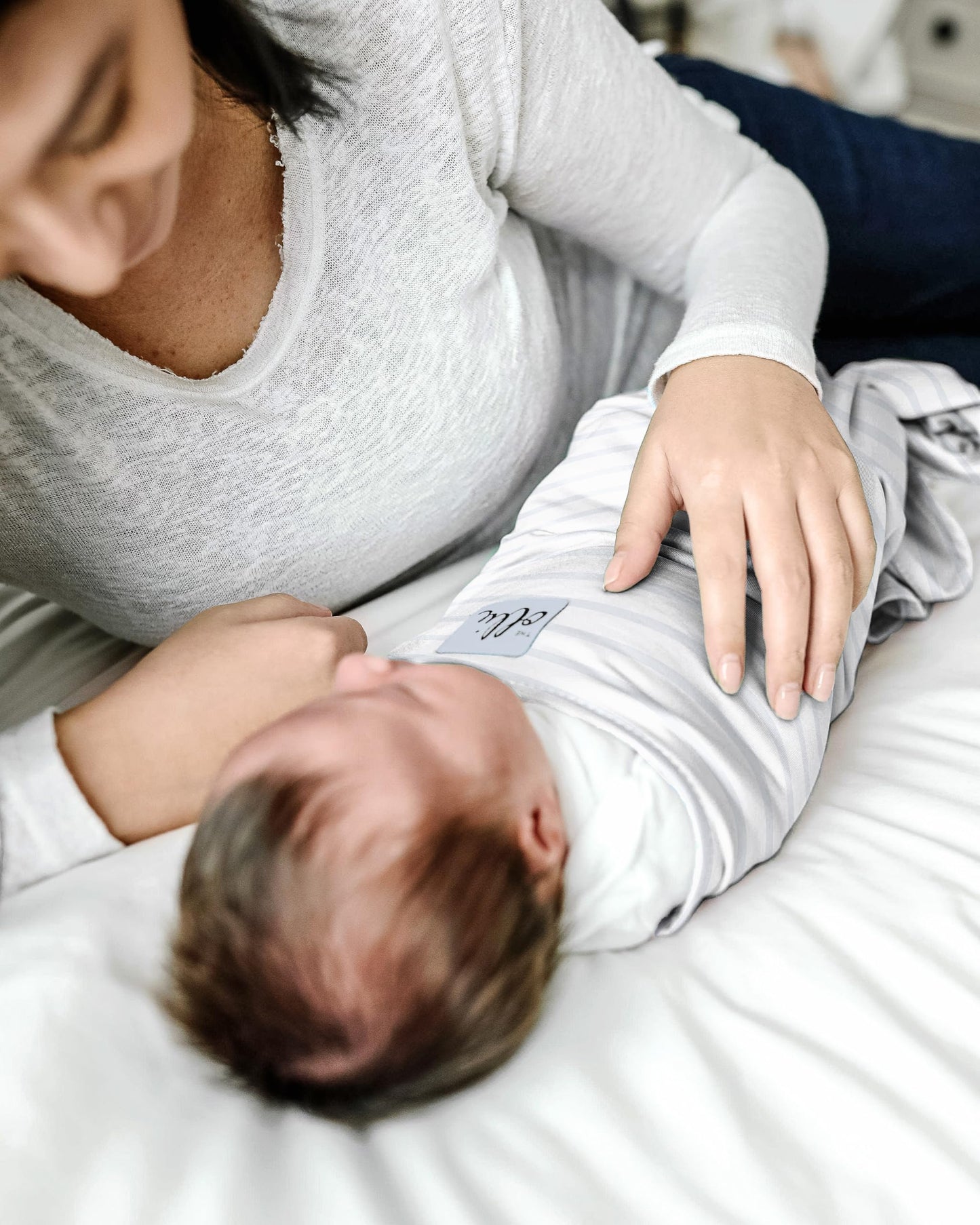 The Ollie Swaddle – Manta ajustable para envolver bebés recién nacidos | Aprobada por pediatras para un sueño seguro | Cierre fácil | Brazos libres | Ligera, lavable a máquina | Fácil acceso para el