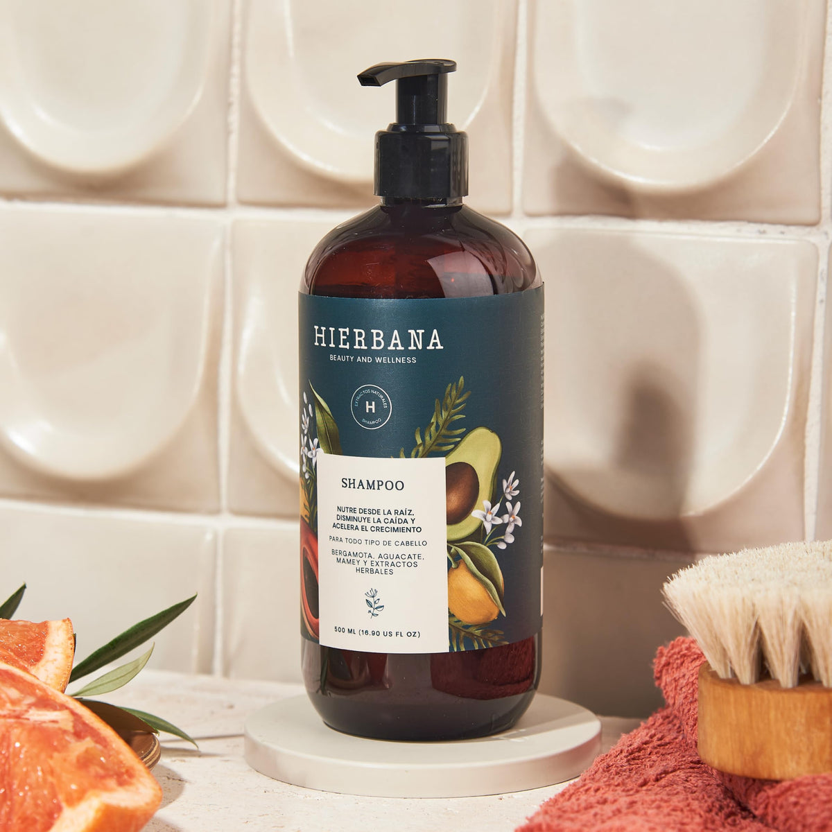Hierbana Shampoo Anticaída con Extractos Naturales - 500 ml. Tratamiento para Fortalecer y Estimular el Crecimiento del Cabello | Ideal para Todo Tipo de Cabello