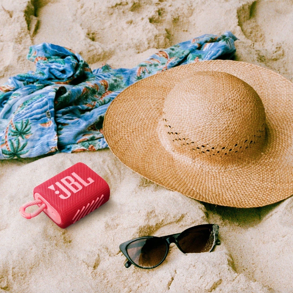 Bocina Portátil JBL Go 3 Roja Reacondicionada Resistente al Agua IP67