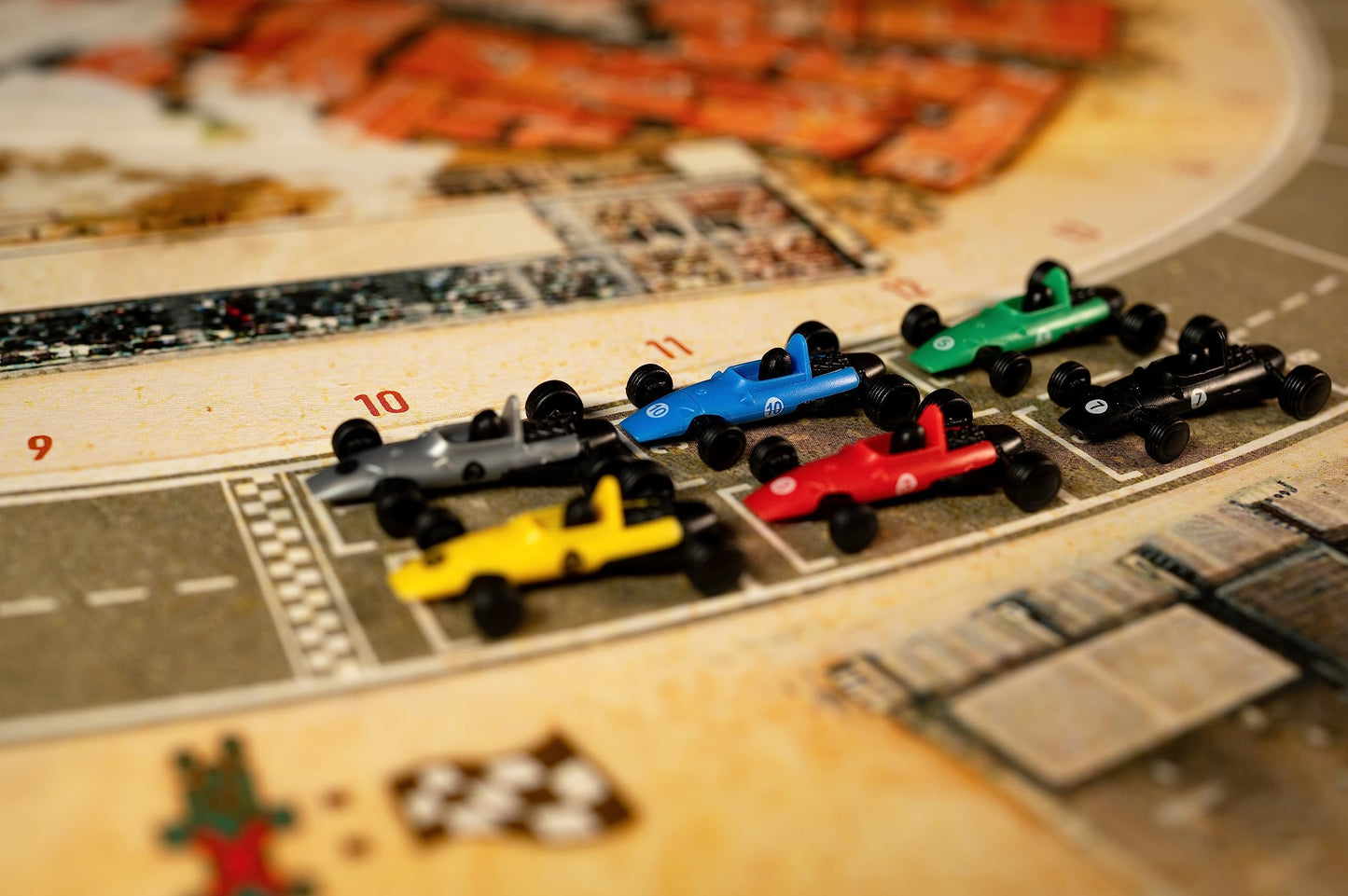 Days of Wonder Heat Pedal to The Metal Board Game | Strategy | Grand Prix Racing Game | Fun Family Game for Kids and Adults | Ages 10+ | 1-6 Players | Average Playtime 60 Minutes | Made by
