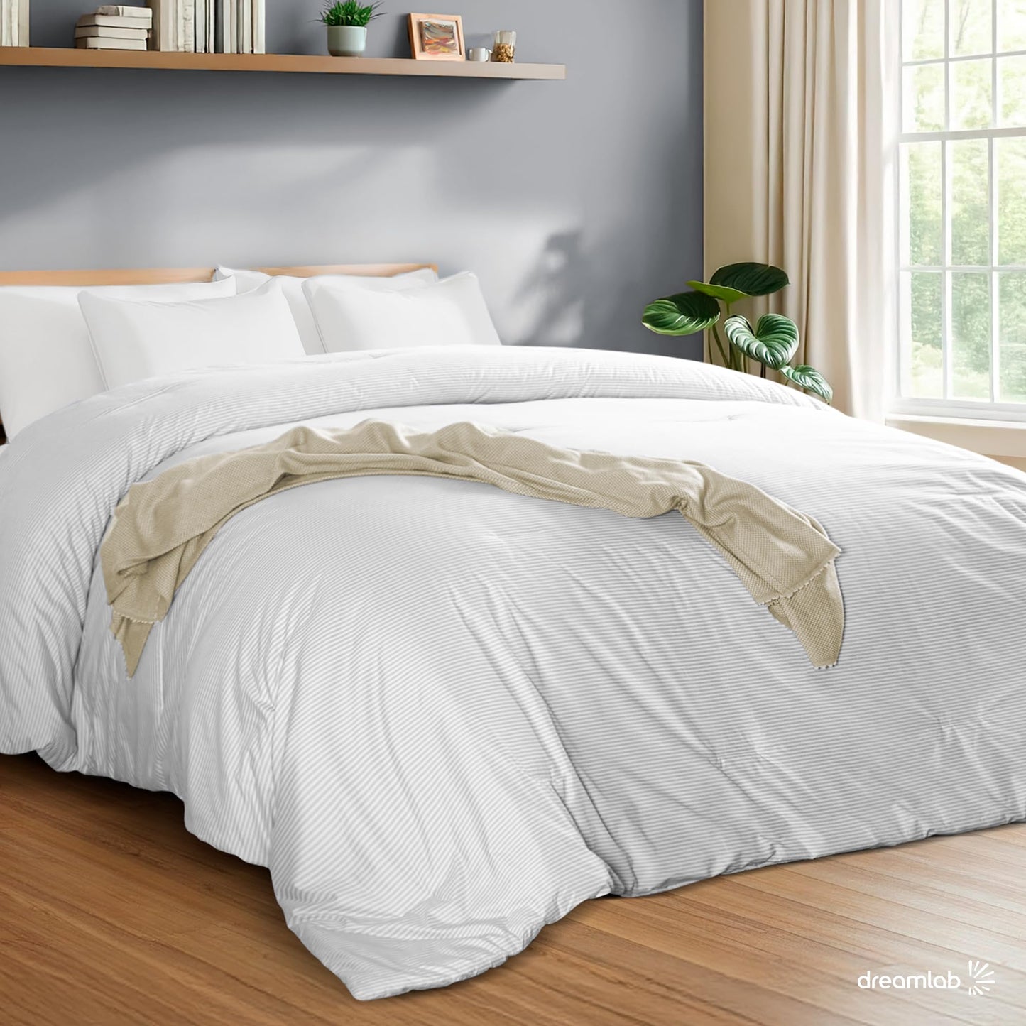 Dreamlab Edredón Acolchado para Toda Estación. Relleno de Microfibras Recubiertas con Gel. Lavado a Máquina. Usar como Edredón o con Duvet. Hipoalergénico. (Rayas Gris Grafito, King Size 259 x 223cm)