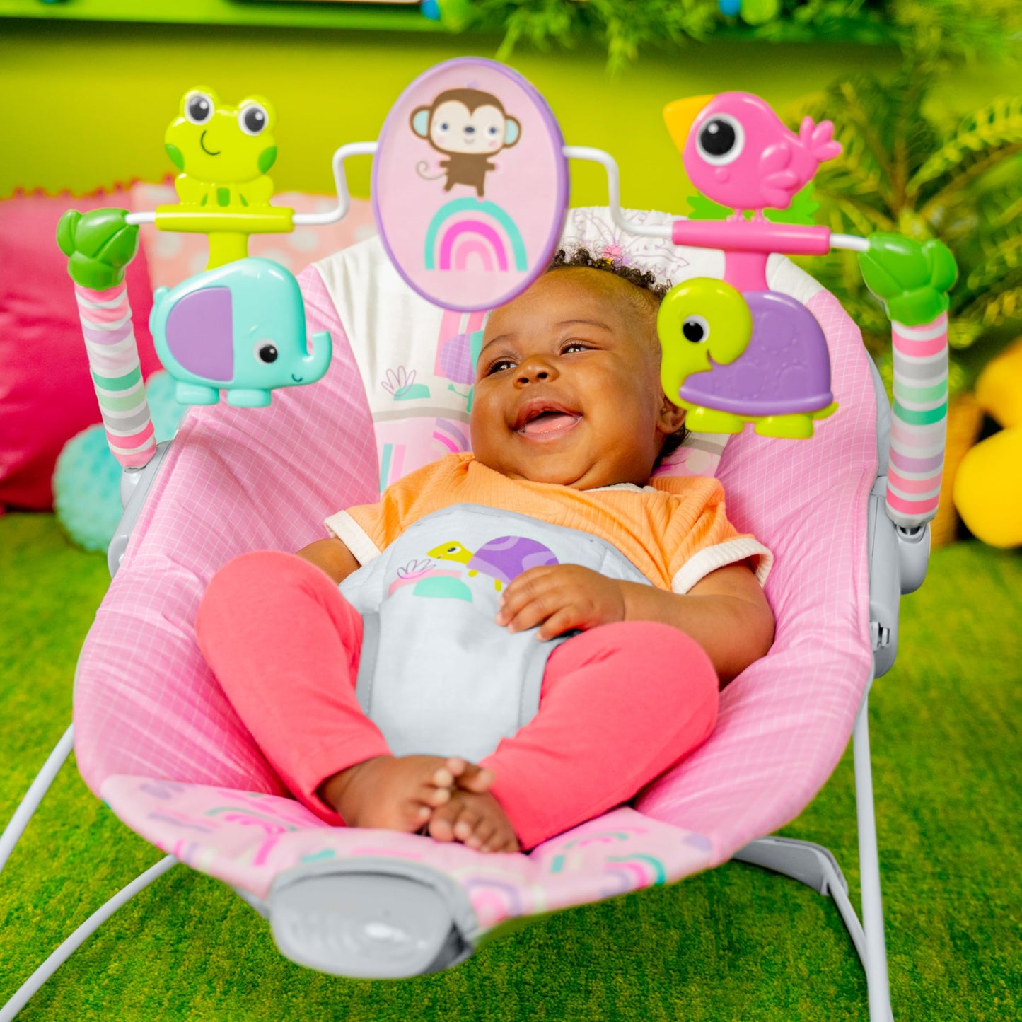 Bright Starts Pink Paradise - Gorila portátil para bebé con asiento vibratorio para bebé y barra de juguetes, peso máximo 20 libras, edad de 0 a 6 meses