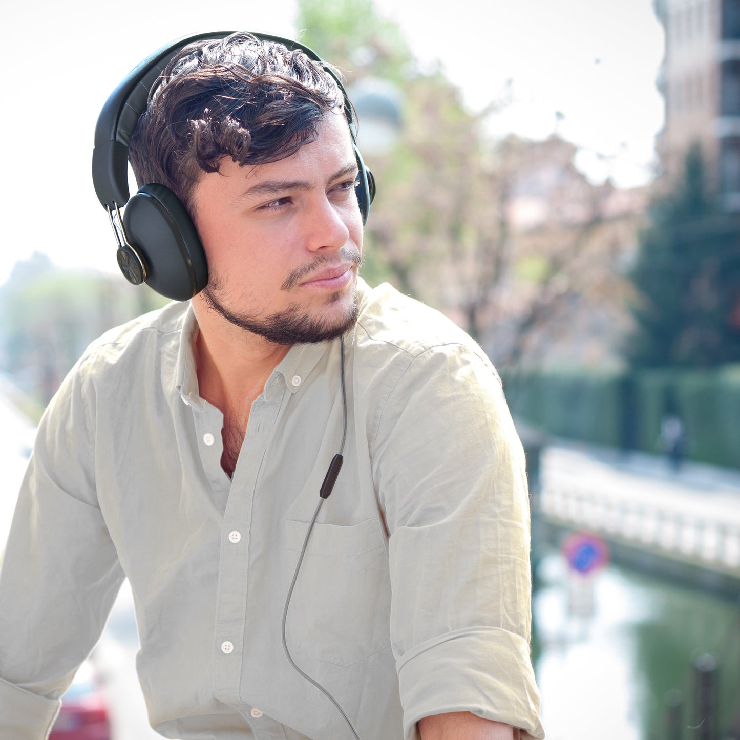 JLab BOMBORA-MBRNGLD-BOX Bombora Over-Ear Audífonos with Universal Mic, Matte Brown/Gold