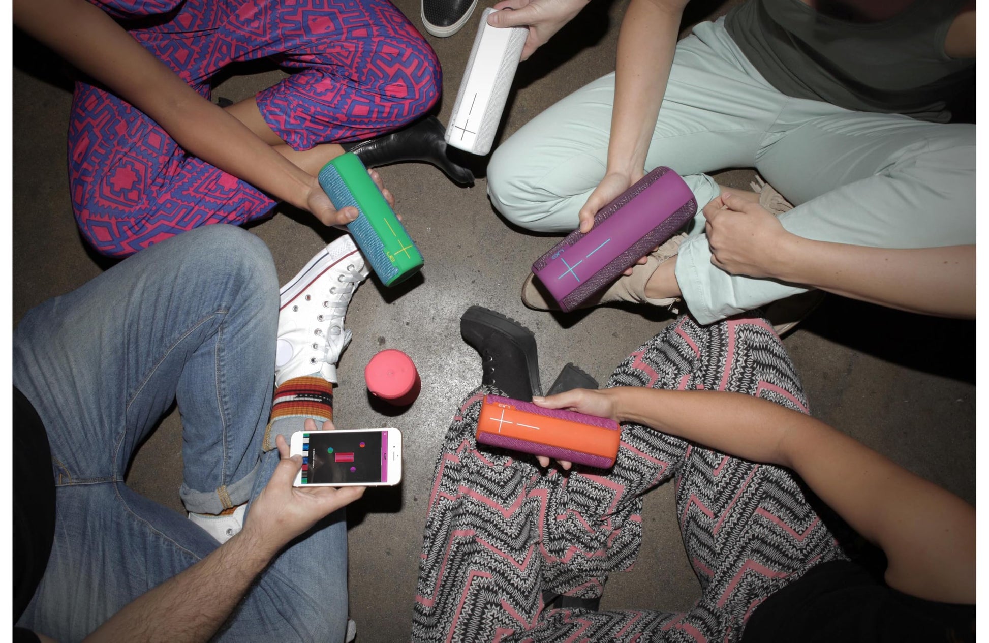 Ultimate Ears UE MEGABOOM - Altavoz inalámbrico Bluetooth impermeable y a prueba de golpes, ciruela (reacondicionado)