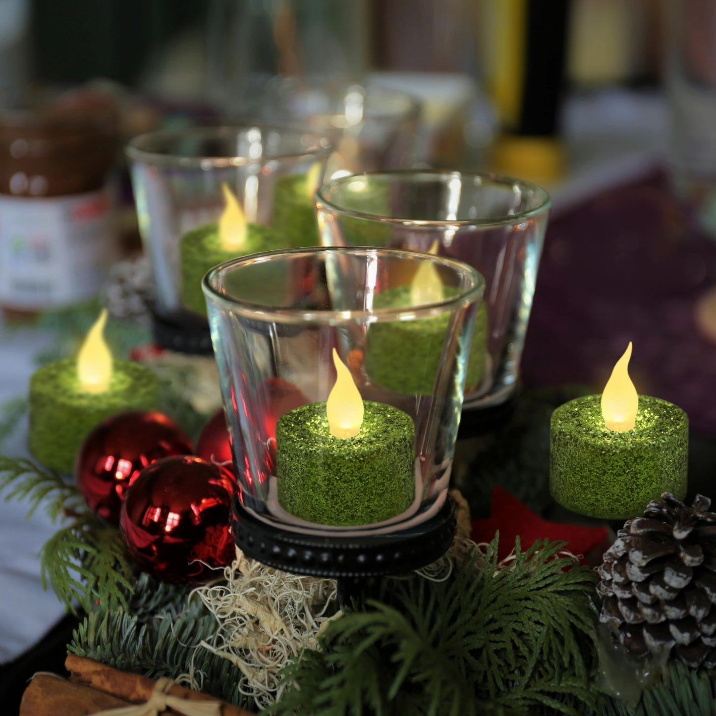 Furora LIGHTING - Velas LED con purpurina verde, paquete de 12, velas parpadeantes sin llama para decoración del hogar, 1.5 pulgadas de ancho x 1.65 pulgadas de alto, funciona con pilas