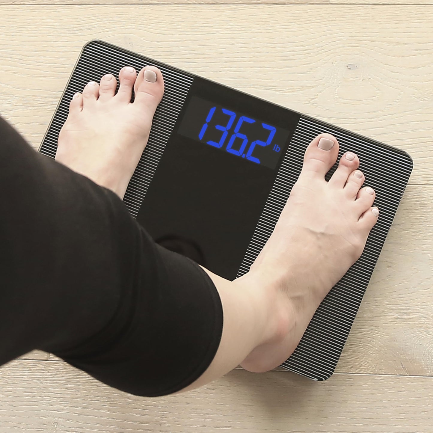 Escali Báscula digital extra ancha para baño para peso corporal con amplia plataforma para postura natural y estabilidad, alta capacidad de 400 libras, baterías incluidas
