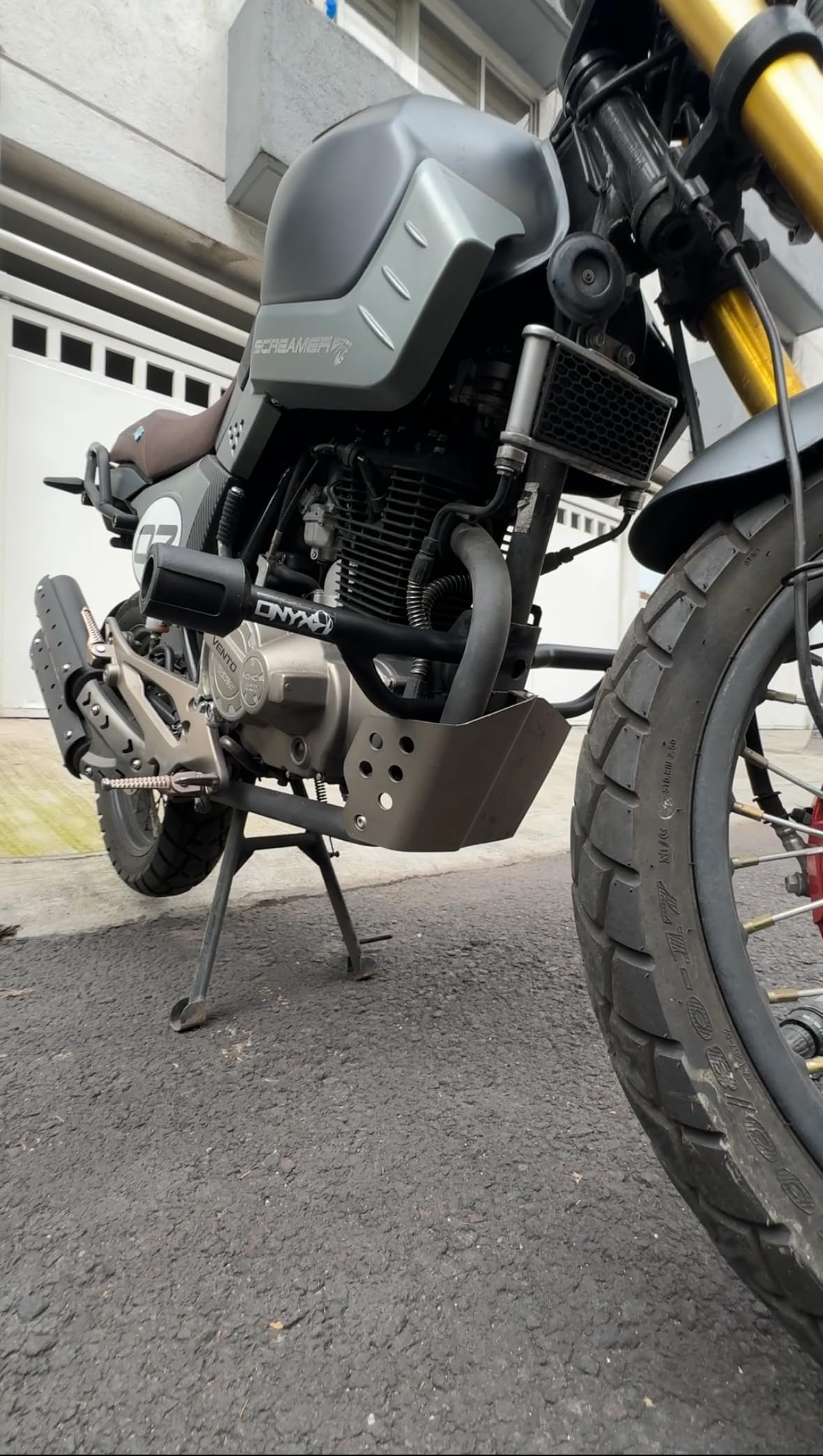 Slider Universal para Moto Protecciones Rashman Flúor con Defensa Reforzada de Acero