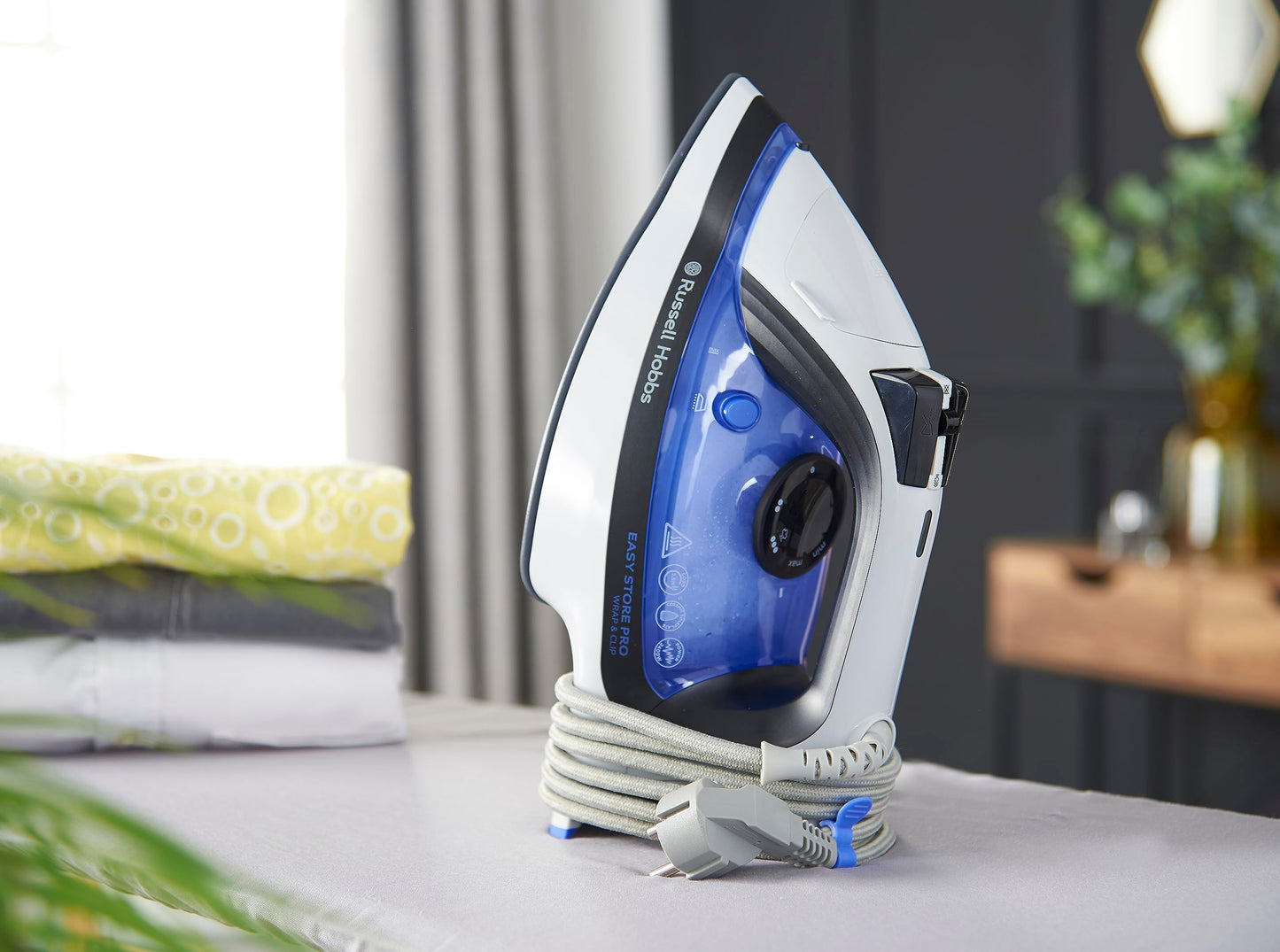 Plancha de Vapor Russell Hobbs Blanco Suela de Cerámica Ahorro de Espacio