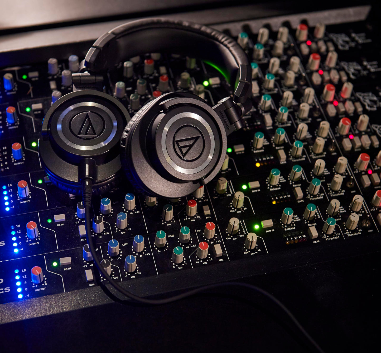 Audio-Technica ATH-AVC200 Over-ear
