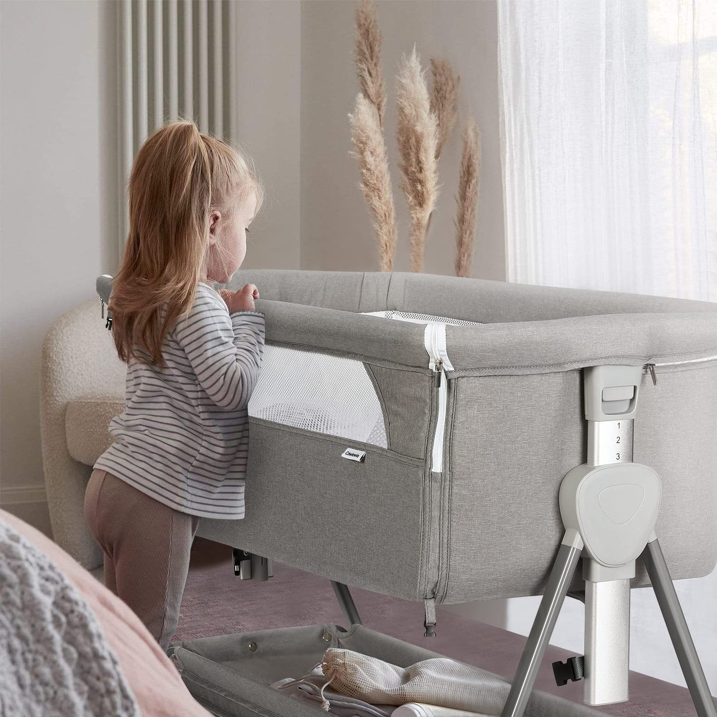Cowiewie - Moisés para cama de noche, con 7 altura ajustable, moisés de noche para bebé con almacenamiento, malla transpirable y colchón, moisés portátil fácil de plegar (pirámide gris claro)