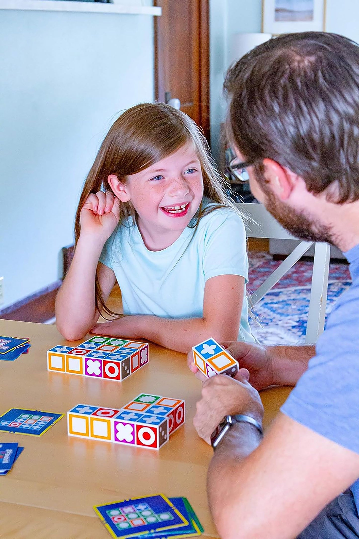 FoxMind Juegos: Match Madness, un juego de rompecabezas a juego, Think Fast to Make the Match, desarrolla habilidades rápidas de resolución de problemas, habilidades motoras finas, juega con hasta 4 jugadores, para edades de 7 años en adelante