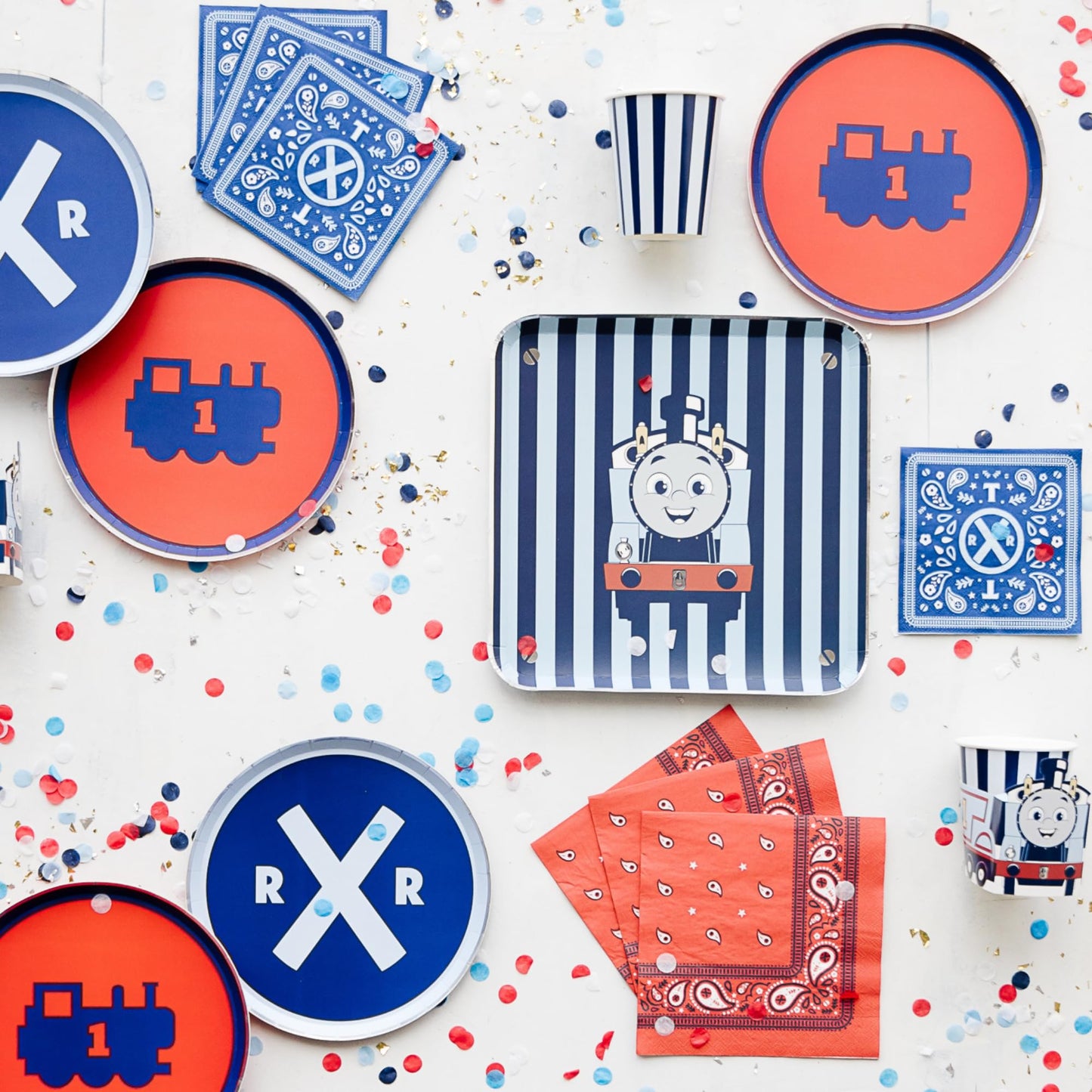Bonjour Fete THOMAS & FRIENDS™ - Platos de rayas grandes - Platos temáticos de tren THOMAS & FRIENDS™ - Suministros para fiestas de cumpleaños - Platos de papel desechables grandes - Licencia oficial