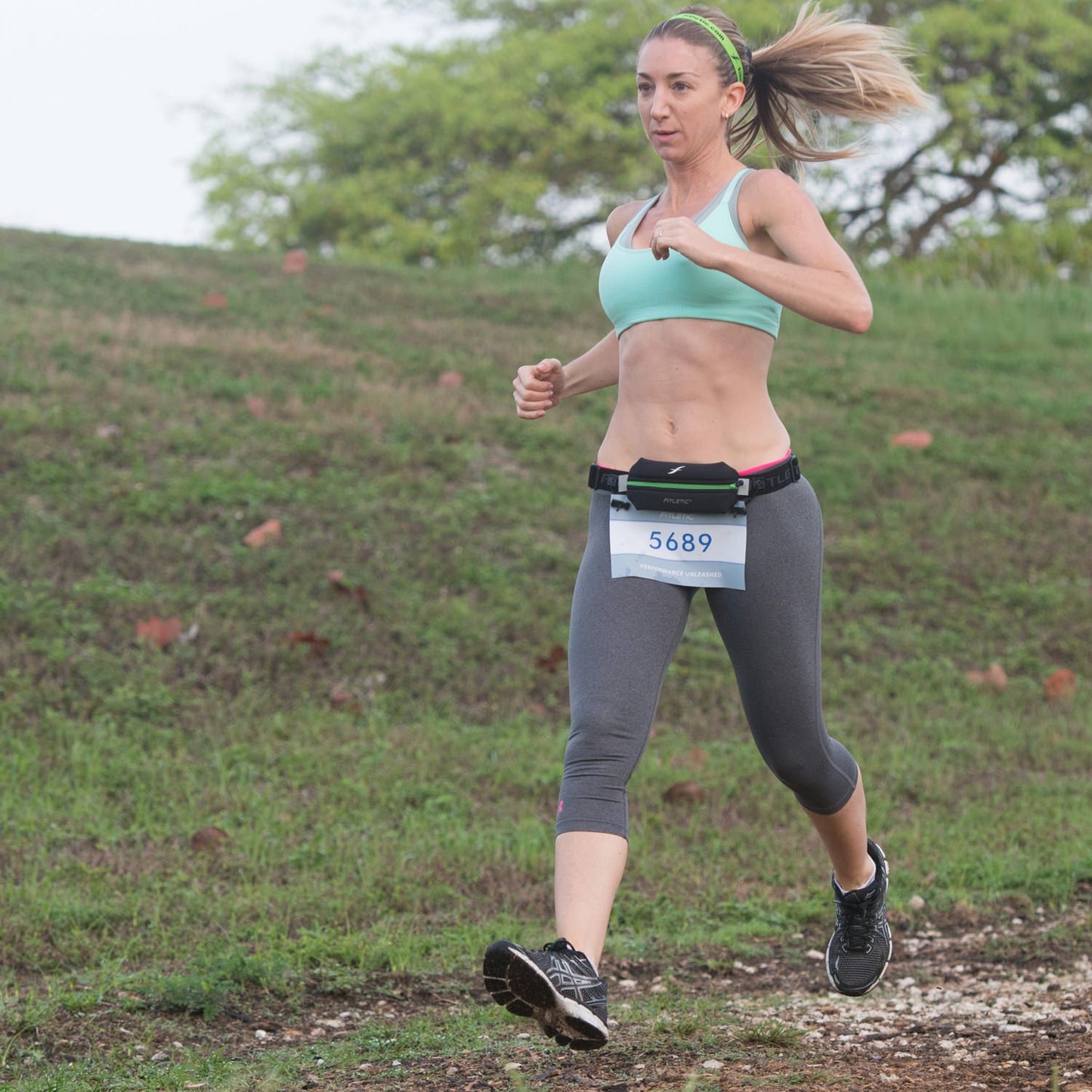 Fitletic Neo Race Belt | Diseño único sin Rebote para maratón, triatlón, Sendero, 5k, 10k | Single Pounch N01R Neo, Rosa/Negro, Talla única