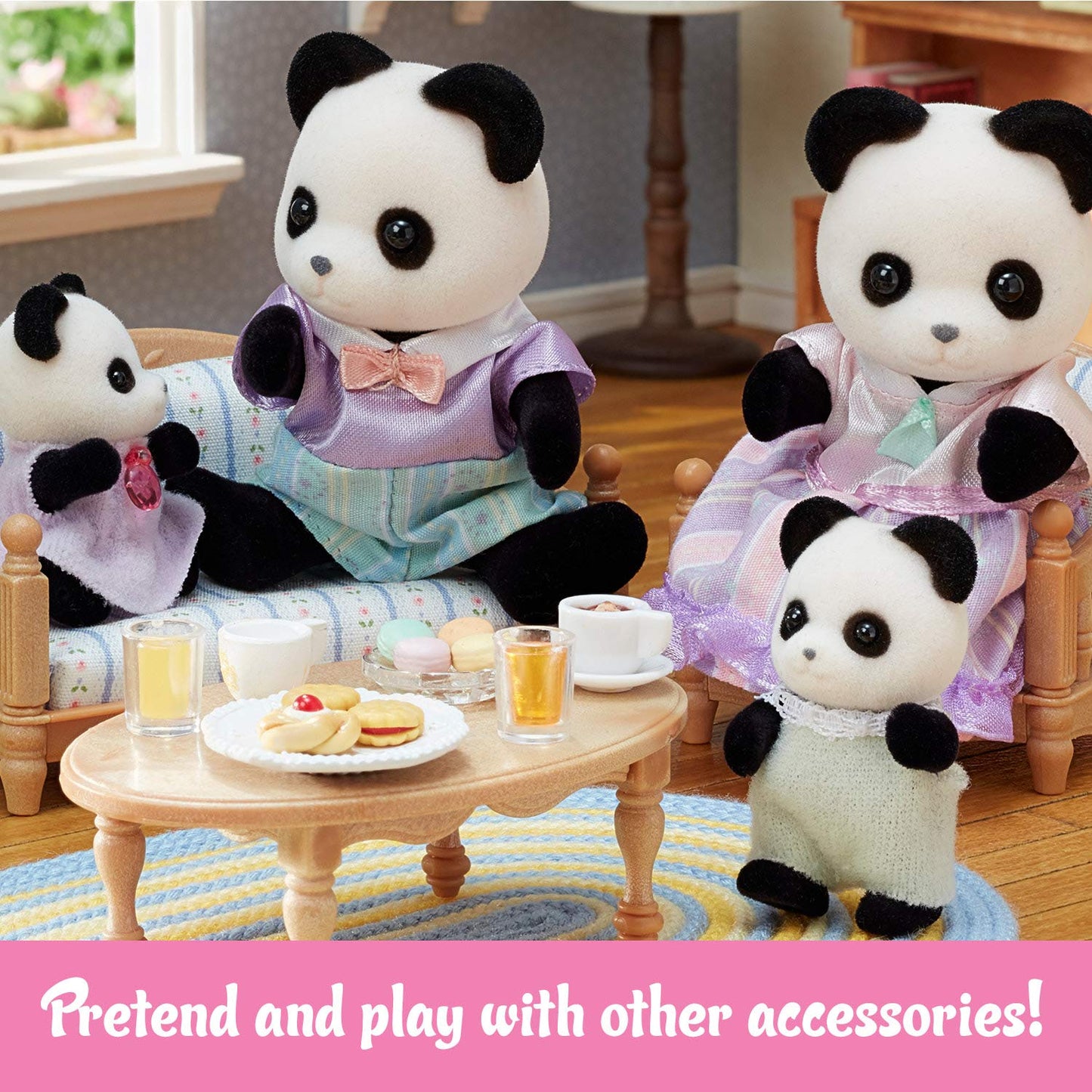 Calico Critters Pookie Panda Family, muñecas, Cifras de casa de muñecas, Juguetes coleccionables con 4 Cifras Incluidas