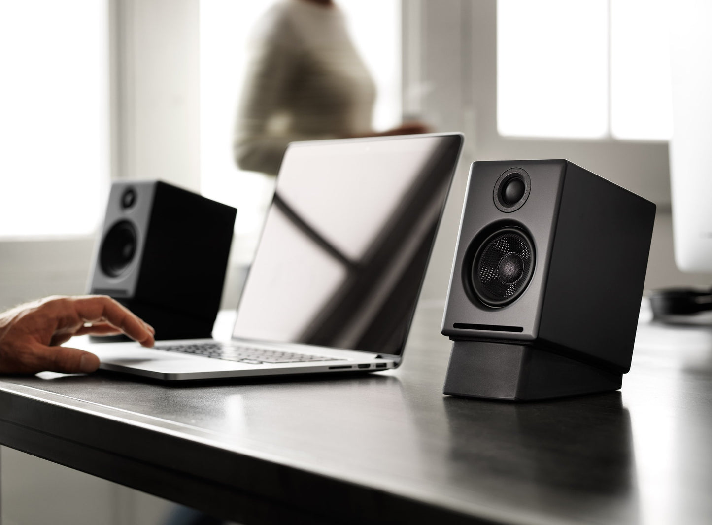 Audioengine Altavoces de Escritorio inalámbricos Bluetooth A2 Plus: Altavoces de computadora de 60 W para música y Juegos