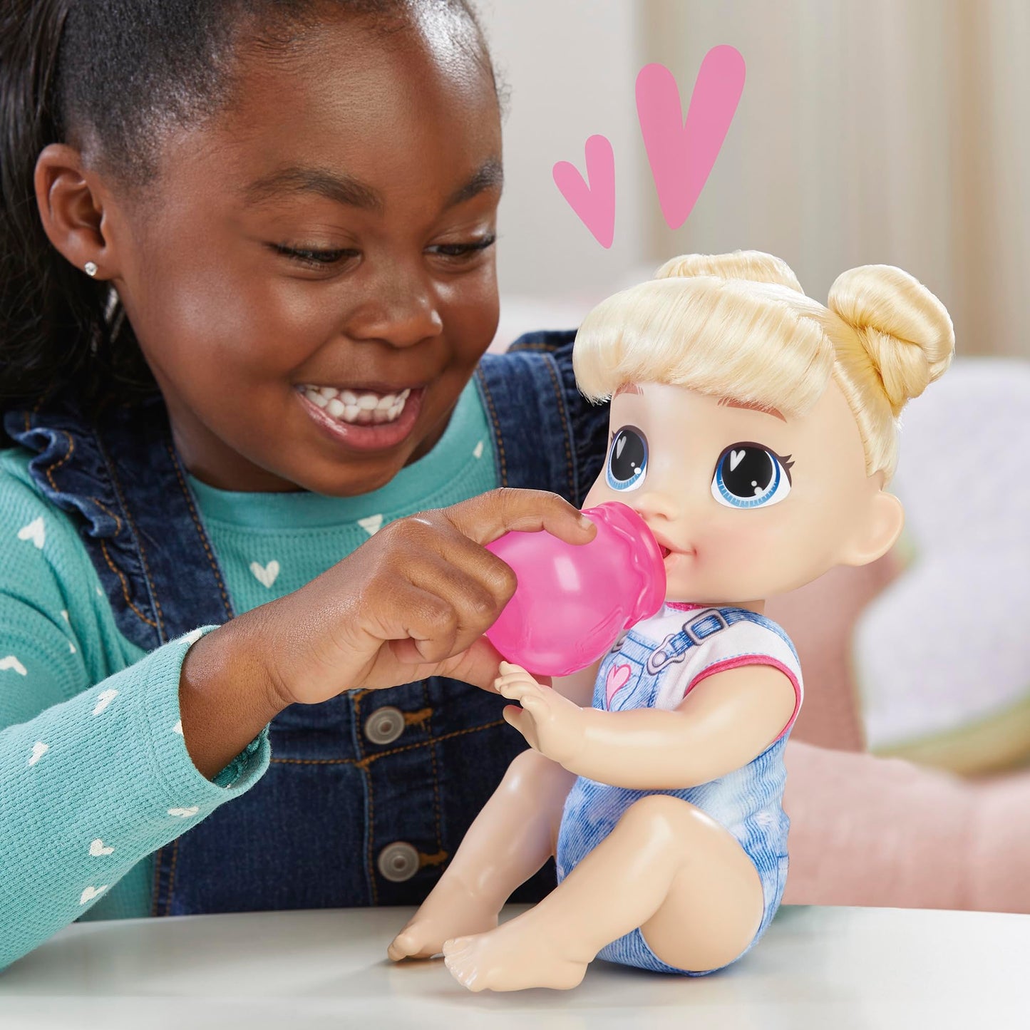 Baby Alive, Harper Hugs Gatea y Juega, Set de muñeca electrónica, más de 40 Sonidos, Pelo Rubio, Juguetes para niños y niñas de 27 cm, +3 años,