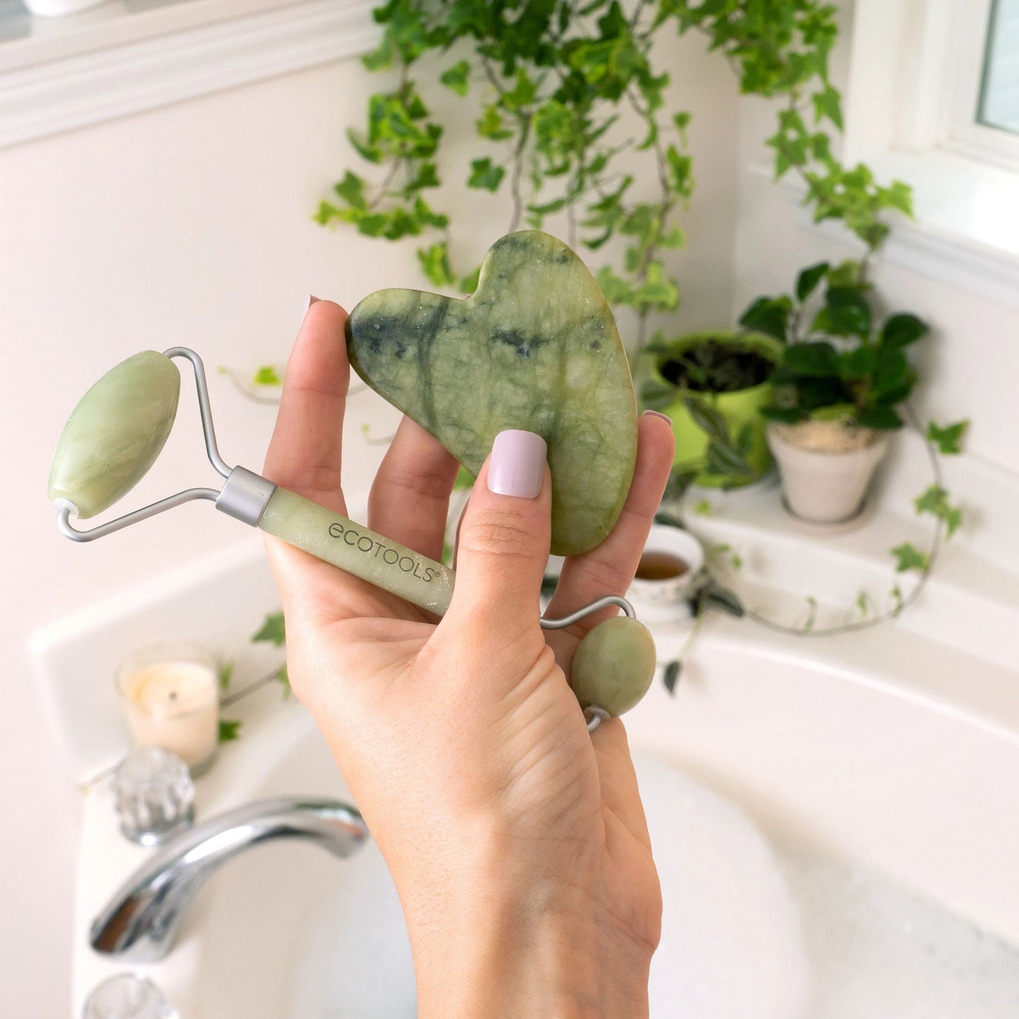 EcoTools Jade Roller and Gua sha Facial Set, rodillo facial y herramienta de masaje, 100% Jade Skin care Essential