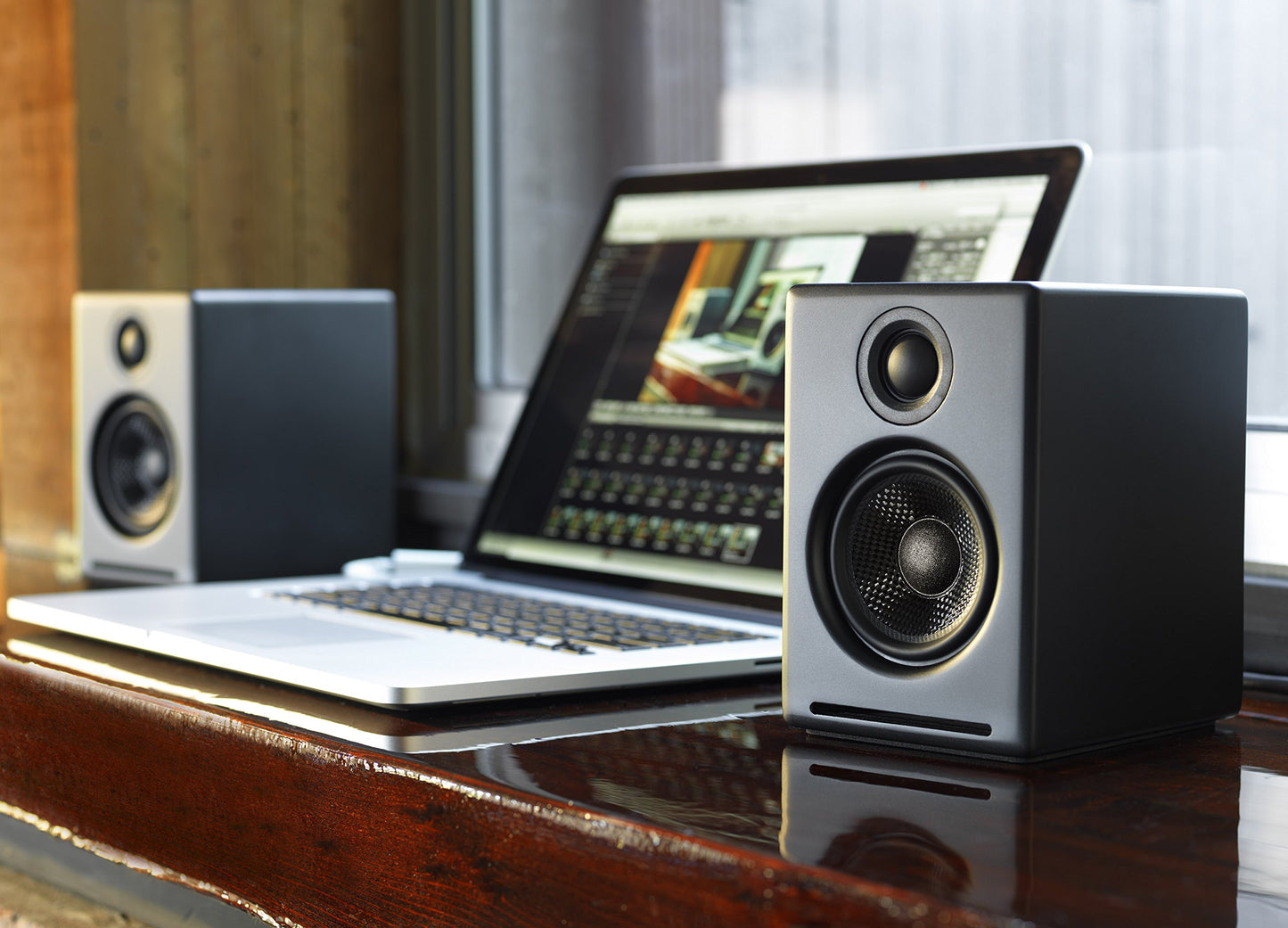 Audioengine Altavoces de Escritorio inalámbricos Bluetooth A2 Plus: Altavoces de computadora de 60 W para música y Juegos