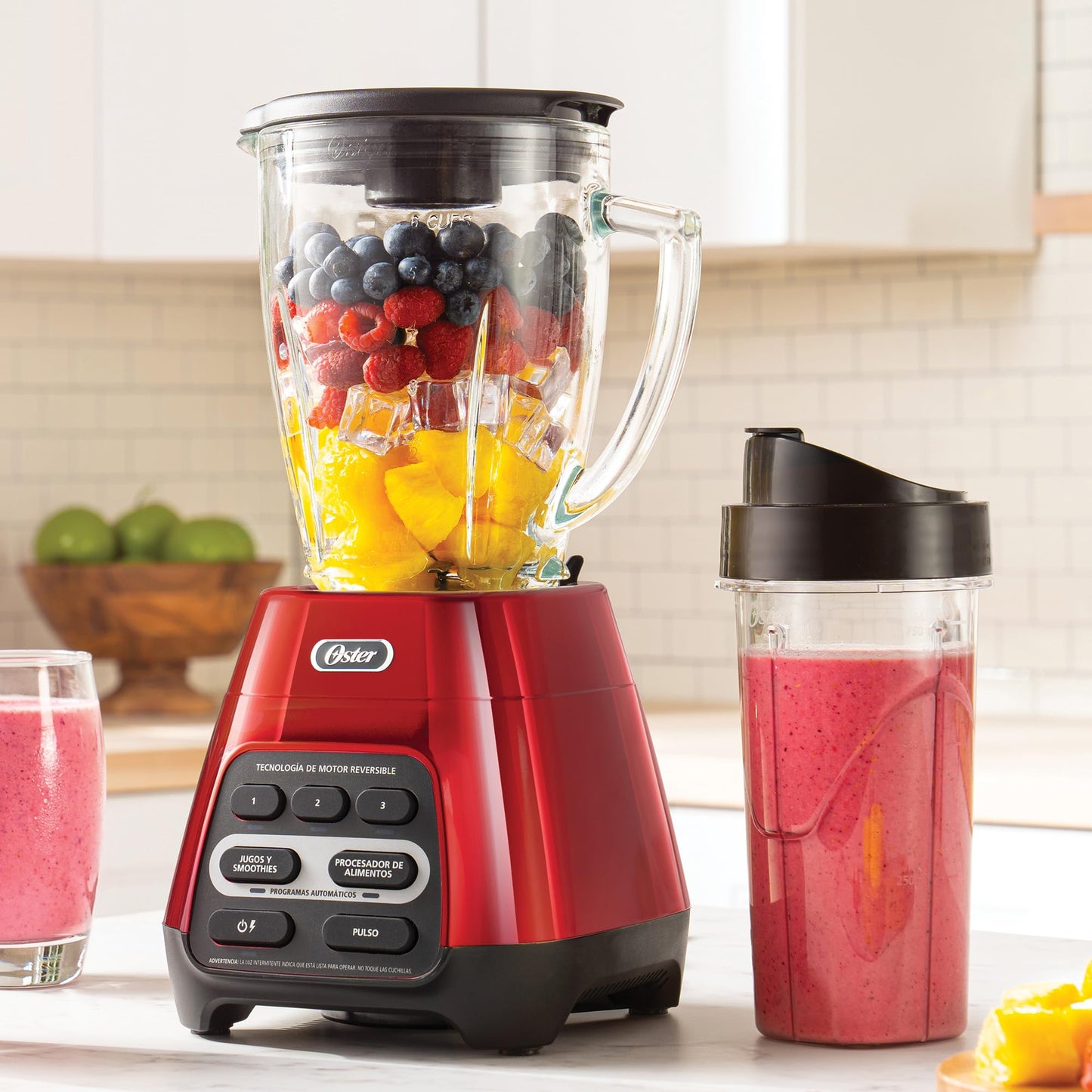 Licuadora Oster Rojo con Programas Automáticos y Tecnología Reversible