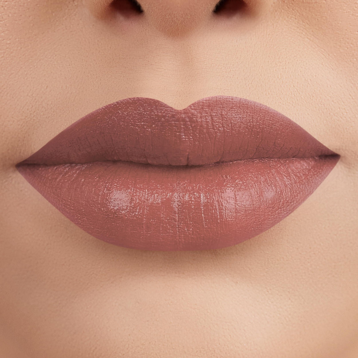 GOC | Color Butter | Labial | Make up | En barra ultra suave con acabado semi-matte | Textura suave | Pigmentos orgánicos | Luce unos labios irresistibles | Color Latte | 5 g | Modelo GLCB16