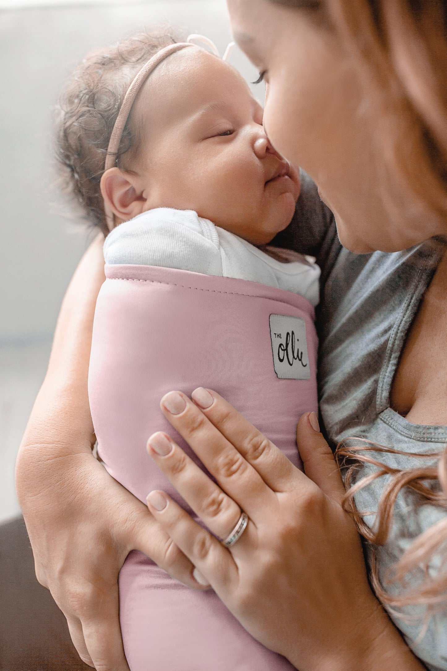 The Ollie Swaddle - Envolvente ajustable para recién nacidos | Aprobado por pediatra para un sueño seguro | Fácil cierre | Armos fuera | Ligero, lavable a máquina | Fácil acceso al pañal