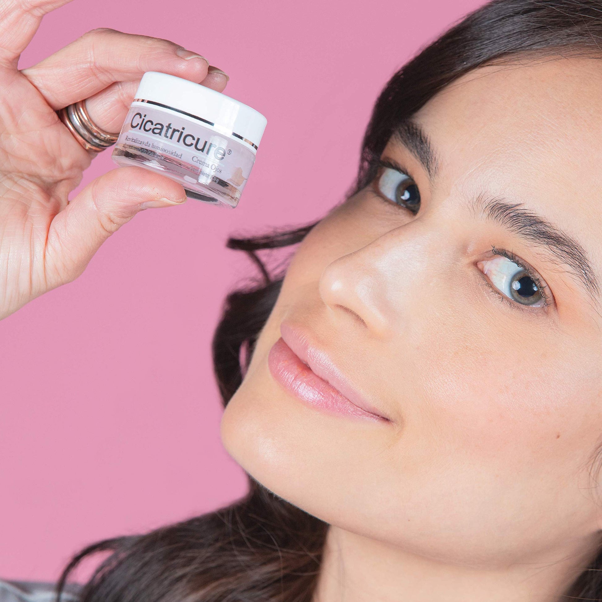 CICATRICURE - Crema Arrugas y Bolsas de ojos. Reduce y previene gradualmente las líneas de expresión, bolsas, arrugas y ojeras y revotaliza el contorno de ojos, tarro con 8.5g