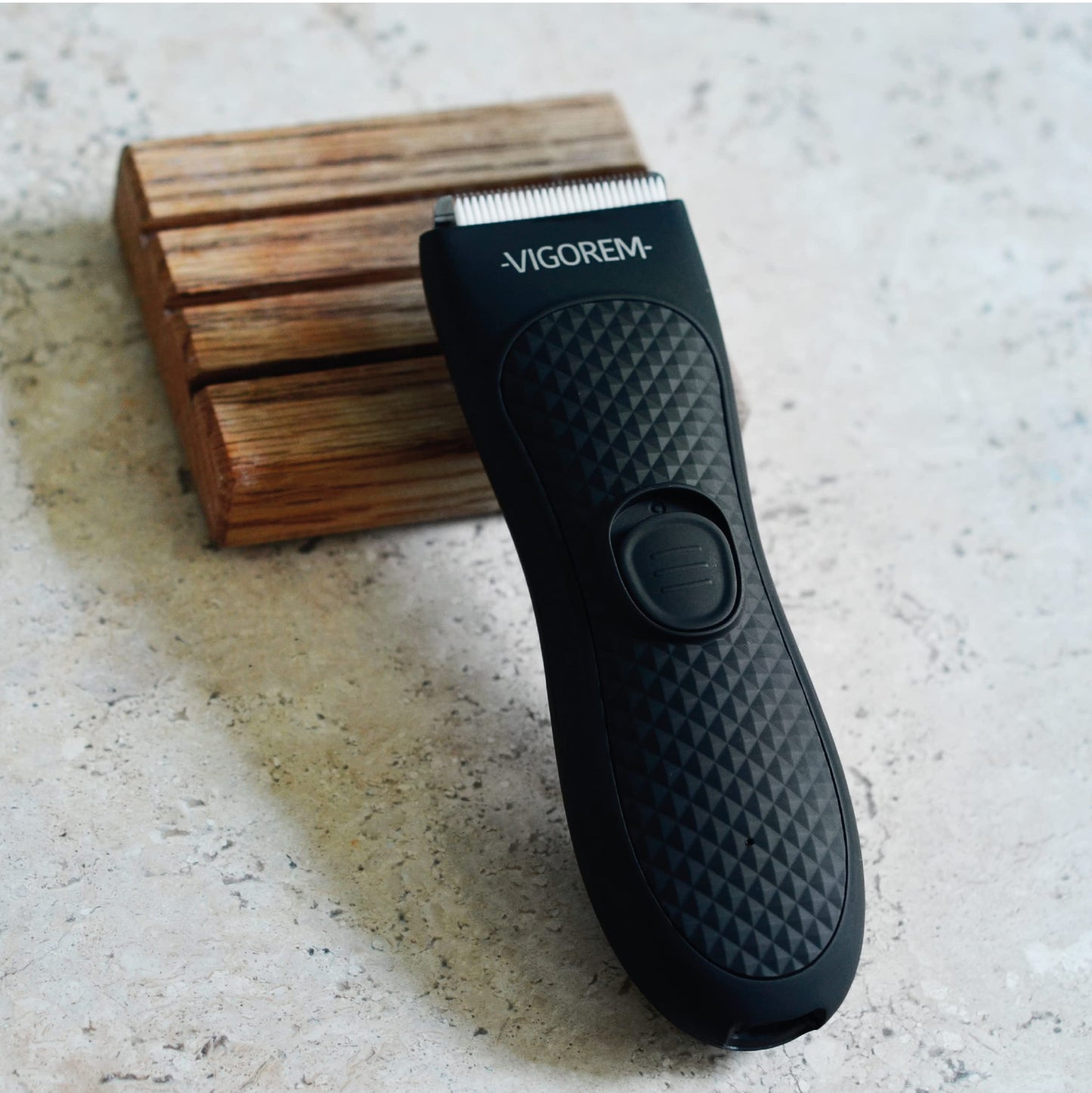 VIGOREM Light Rasuradora para hombre corporal y zonas íntimas,Impermeable grado IPX-6,cuchillas de cerámica anticorte diseño compacto ideal para viajar y llevar a todos lados