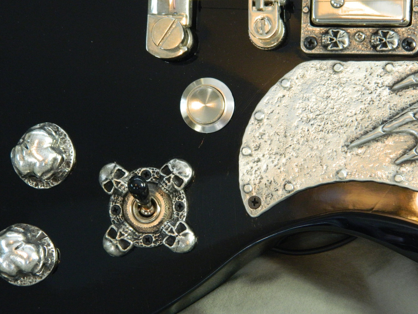 Alpinetech - Interruptor de matanza para guitarra de 22 mm momentáneo normalmente abierto (orificio de corte de 19 mm)