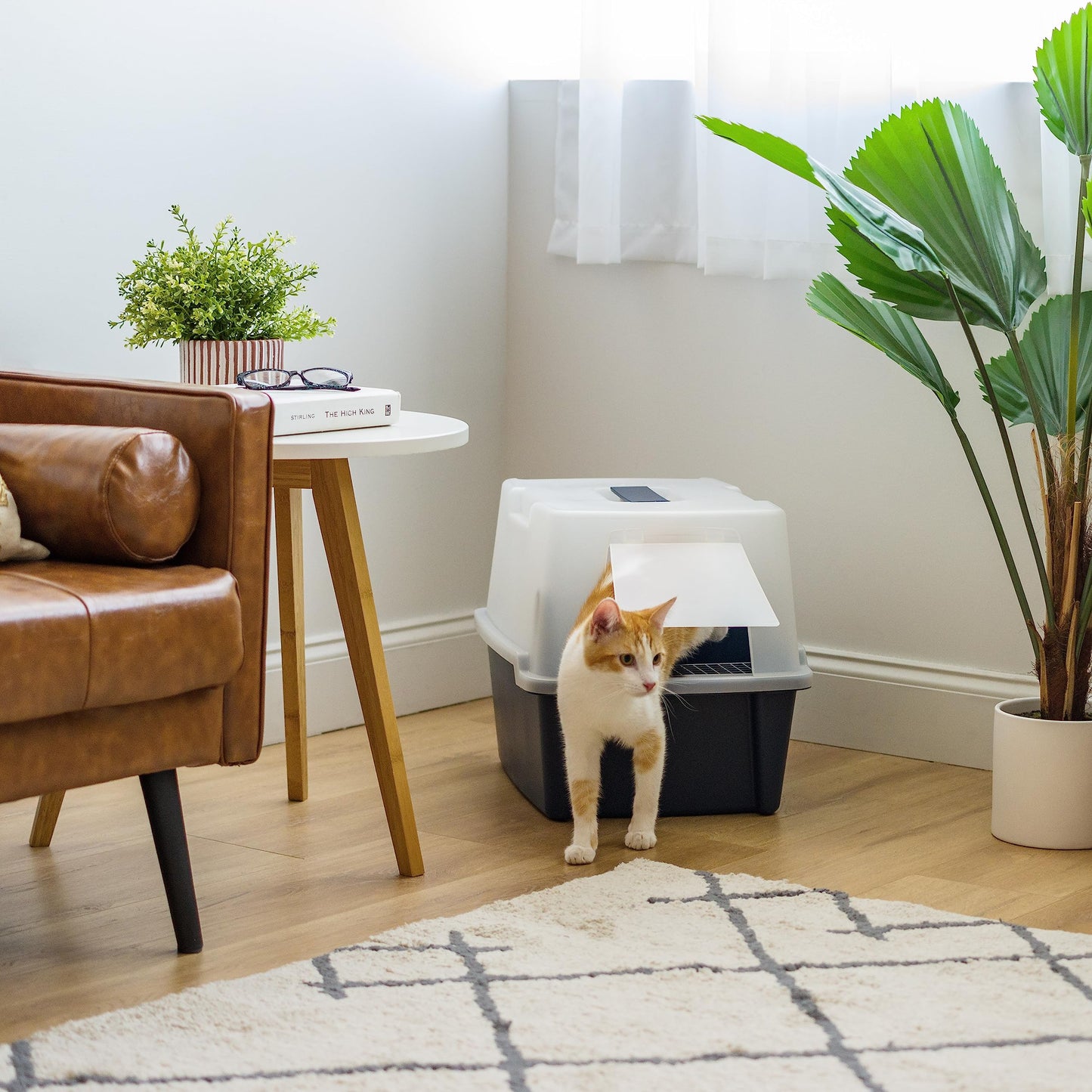IRIS USA Caja de Arena para Gatos Grande con Cubierta Frontal con Abertura y Paleta, Bandeja de Arena para Gatos con Capucha y Puerta de Entrada para Privacidad, Marino