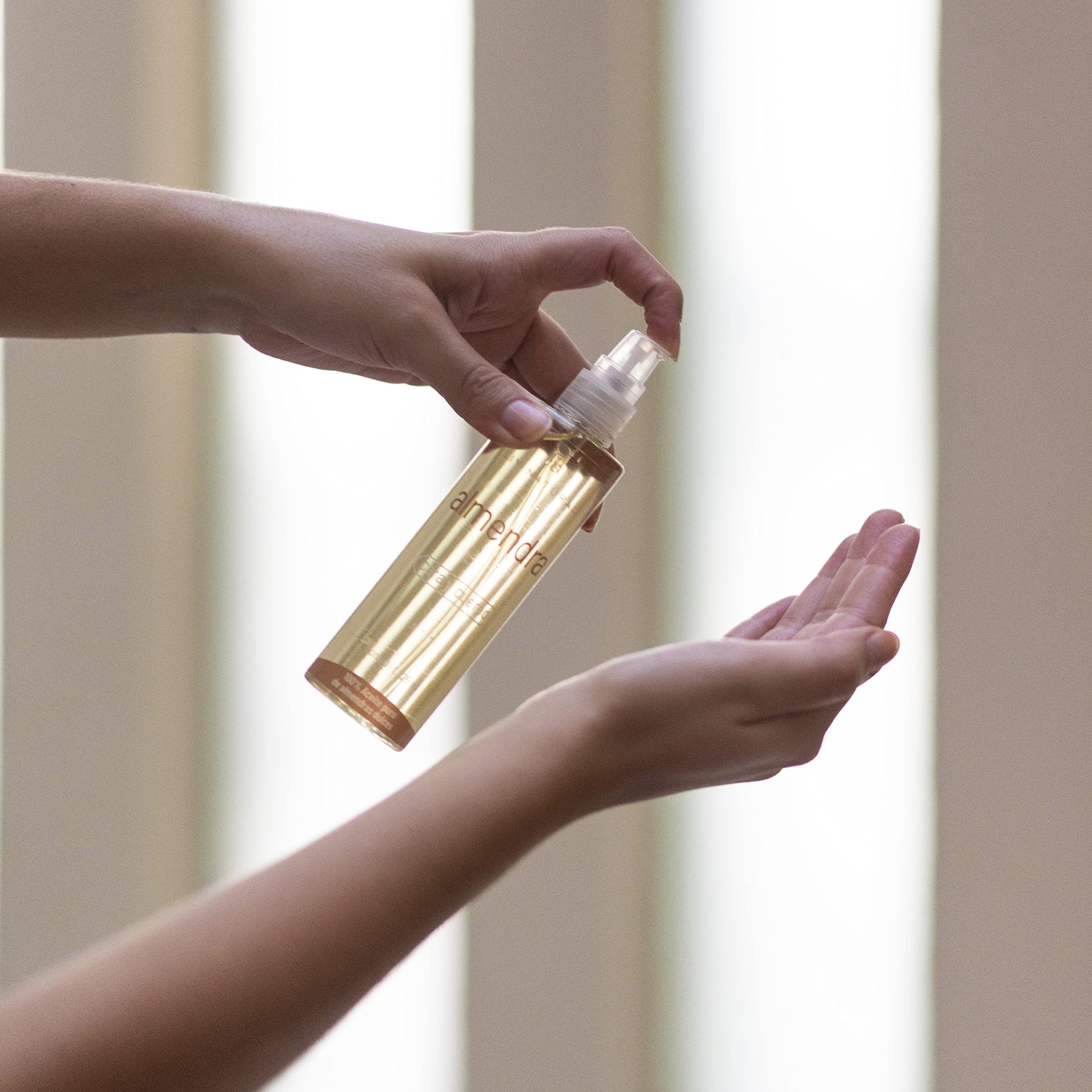 LIV NATURAL Aceite de almendras dulces 100% natural y puro, prensado en frío, libre de gluten y no GMO. 125 ml