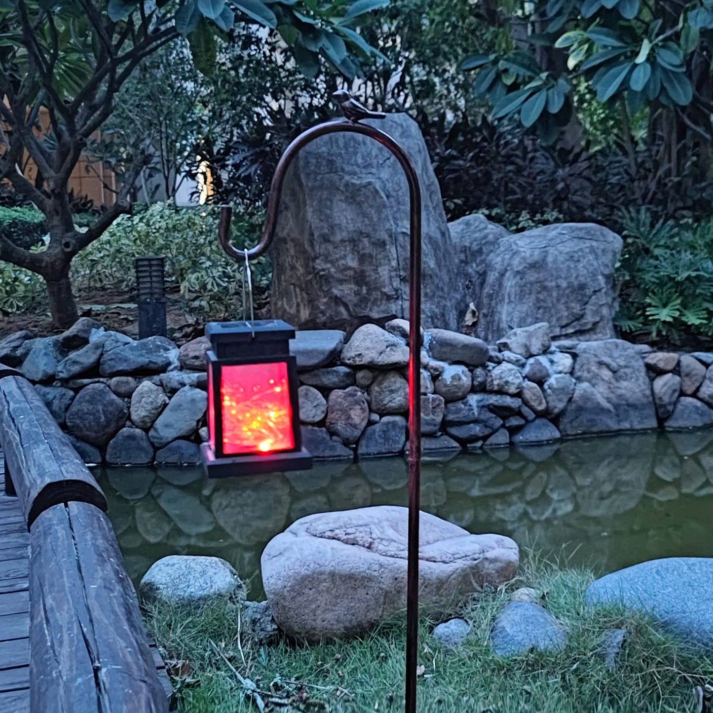 COOZZYHOUR - Ganchos de pastor de 39 pulgadas para exteriores, juego de 2 ganchos de metal para colgar luces solares, comederos de pájaros, cesta de flores, luces de Navidad, linternas, estacas de