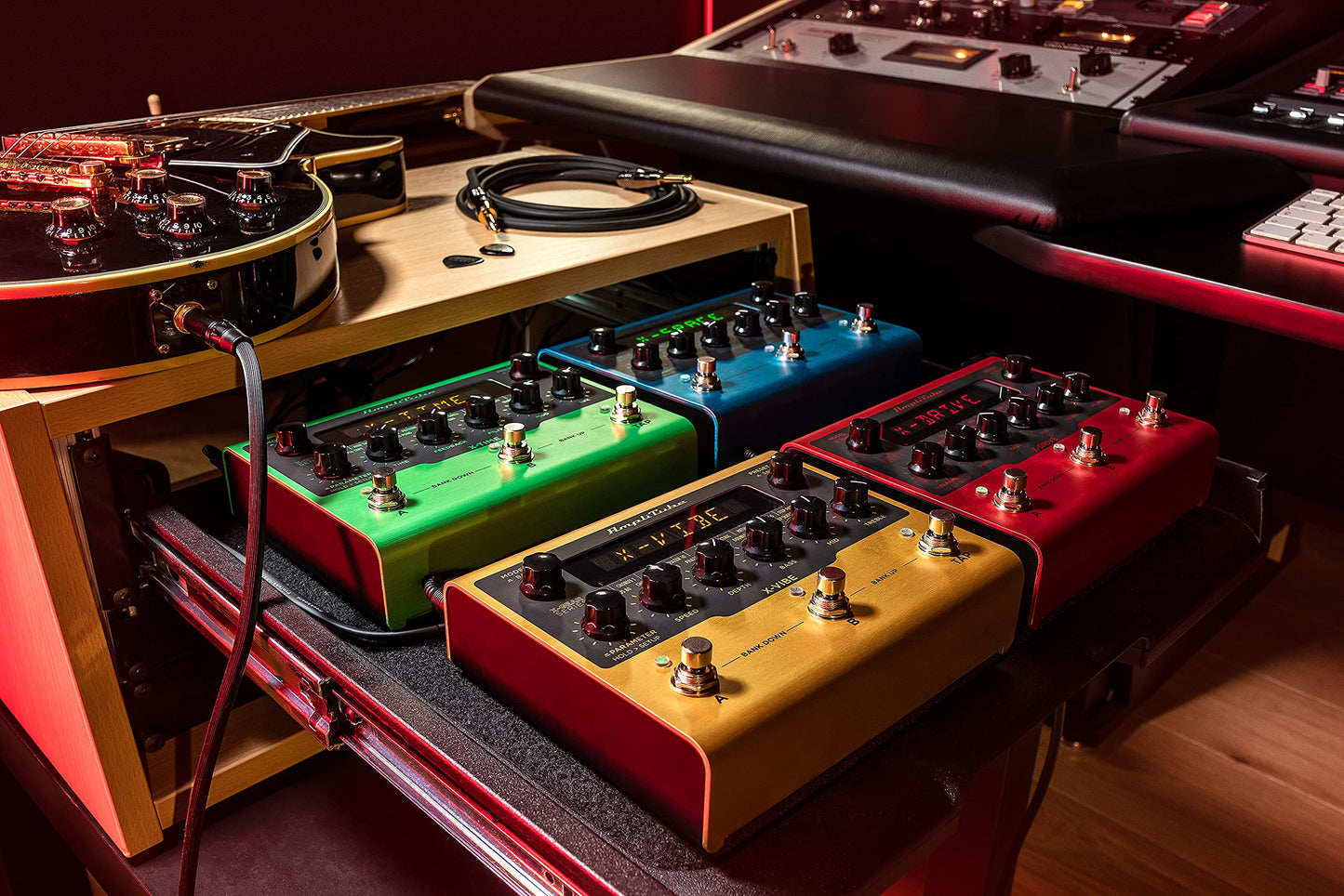 IK Multimedia AmpliTube X-DRIVE Pedal de distorsión, distorsión de todo el tiempo, sobremarcha, fuzz, compresor y más con emulación de gabinete a bordo