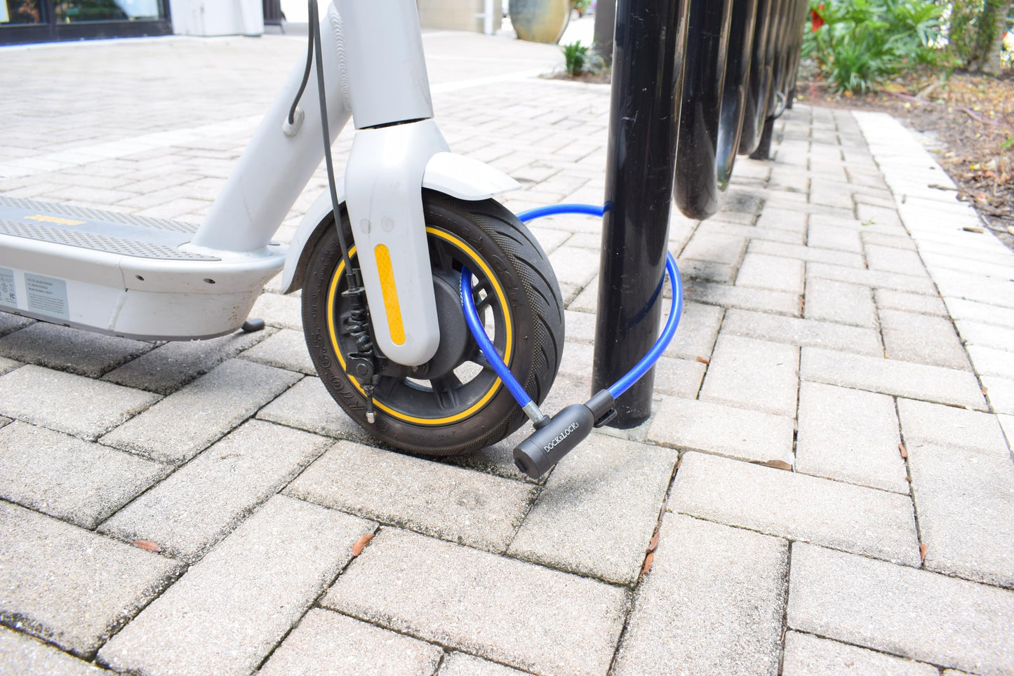 DocksLocks - Juego de bloqueo de cable para bicicleta con cerradura de llave, soporte de montaje, seguridad antirrobo portátil y compacto para bicicletas, scooters y más de 4 pies