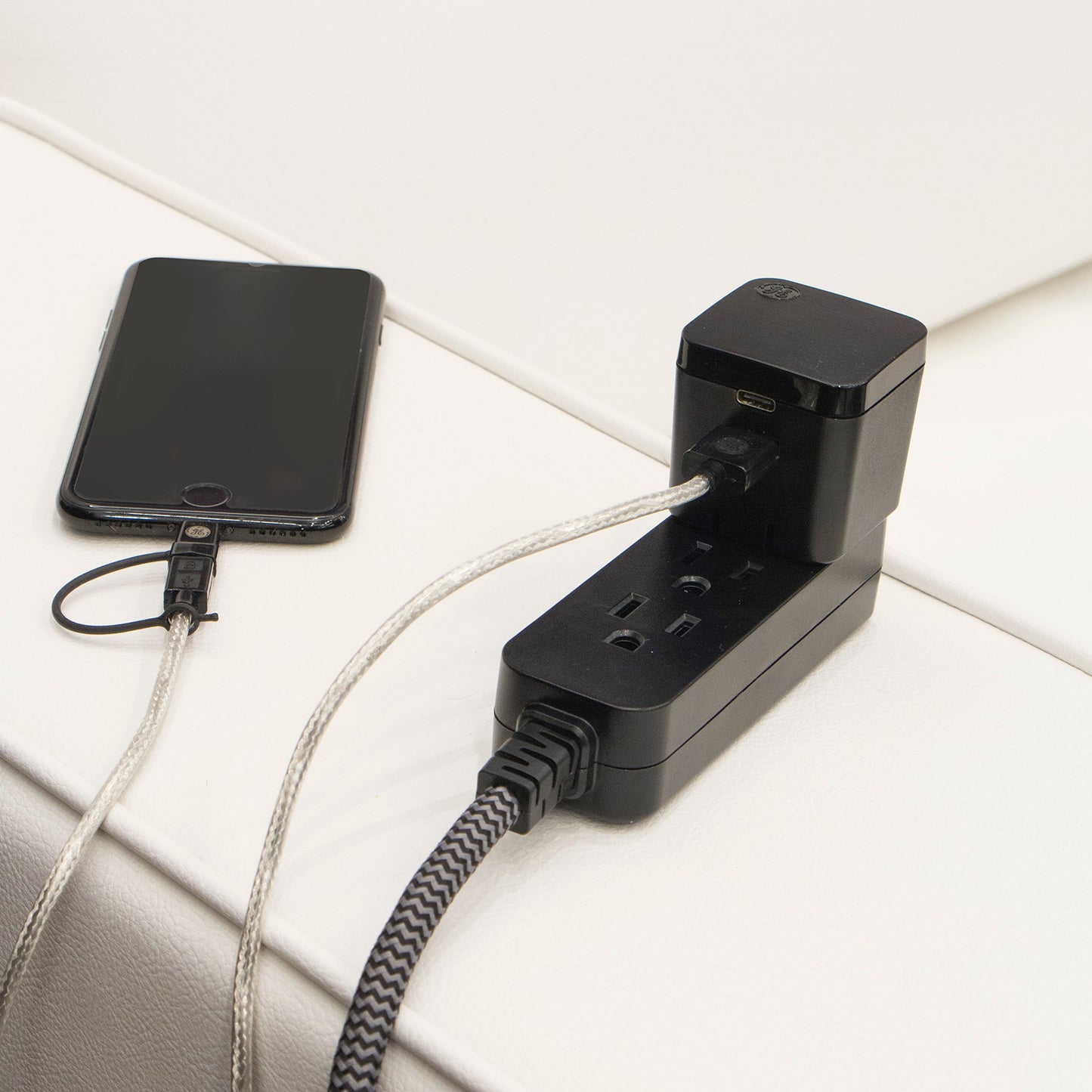 GE Pro Tira Multicontactos De 3 Salidas con Supresor de Picos, Enchufe Plano, Cable De Extensión Trenzado De 2.4 m (8 Pies) 250 Julios, Conectado a Tierra Certificacion UL Negro/Gris 2 Unidades, 53249