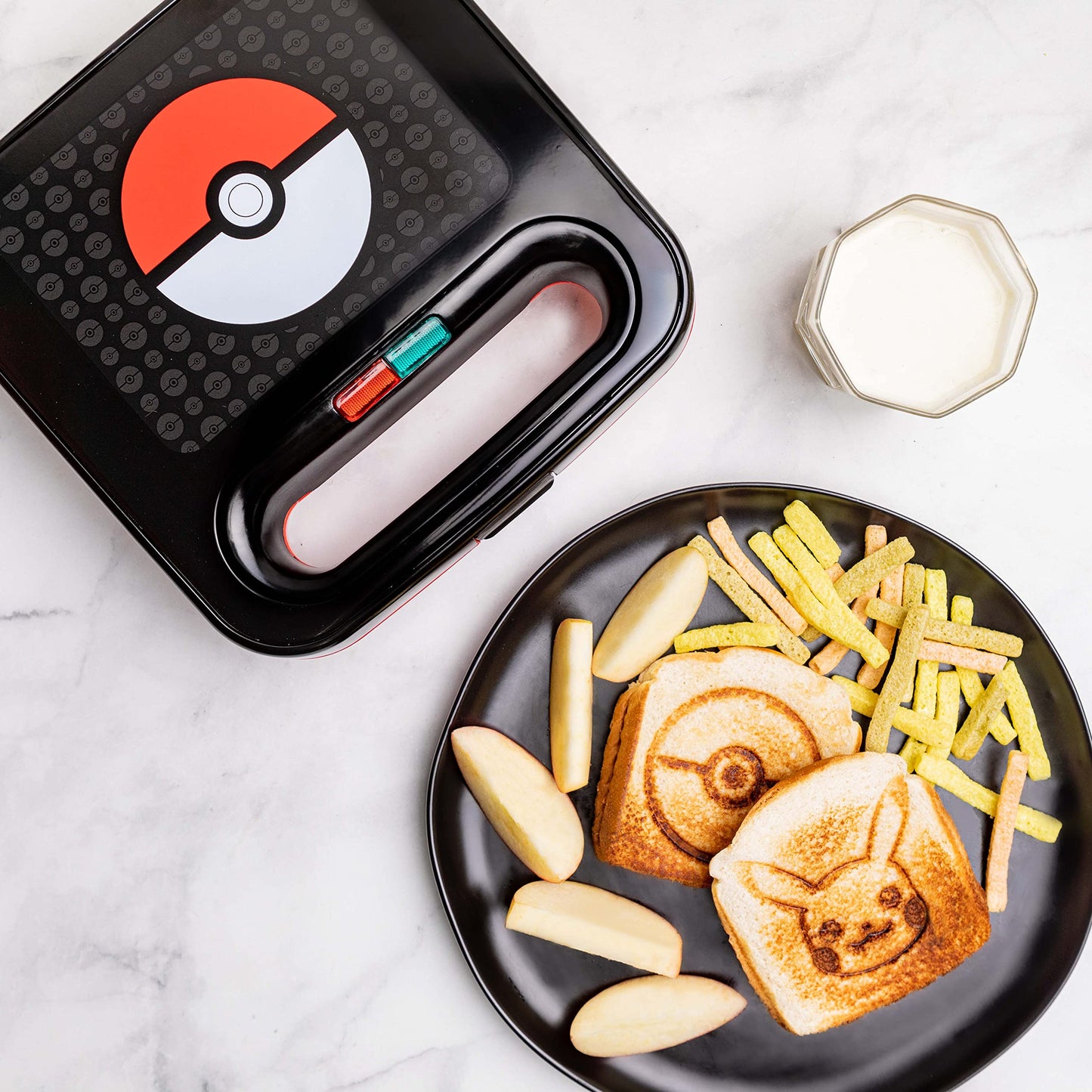 Máquina de Quesos a la Parrilla Uncanny Brands Pokemon blanca para Hacer Sándwiches de Pokeball y Pikachu