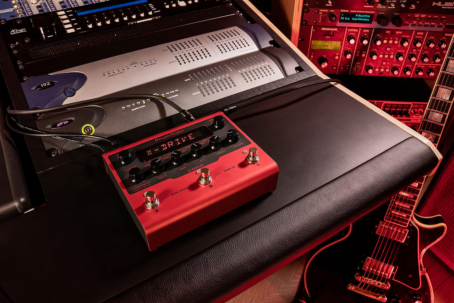 IK Multimedia AmpliTube X-DRIVE Pedal de distorsión, distorsión de todo el tiempo, sobremarcha, fuzz, compresor y más con emulación de gabinete a bordo