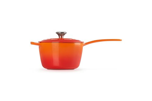 Le Creuset Cacerola de hierro fundido esmaltado, 2.25 cuartos de galón, llama