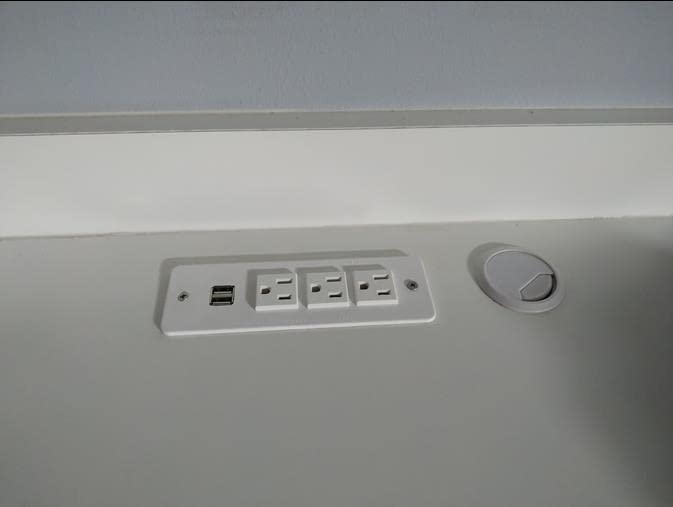 Regleta Tira de Energía Empotrado Oculto Montado 3 Tomas de Tierra Salida 2 USB con Interruptor 3 Metros de Cable de Alimentación para Escritorio Mesa de Conferencias Gabinete Sofá (3AC&2USB White)