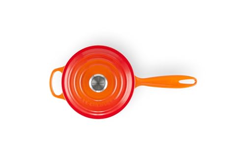 Le Creuset Cacerola de hierro fundido esmaltado, 2.25 cuartos de galón, llama