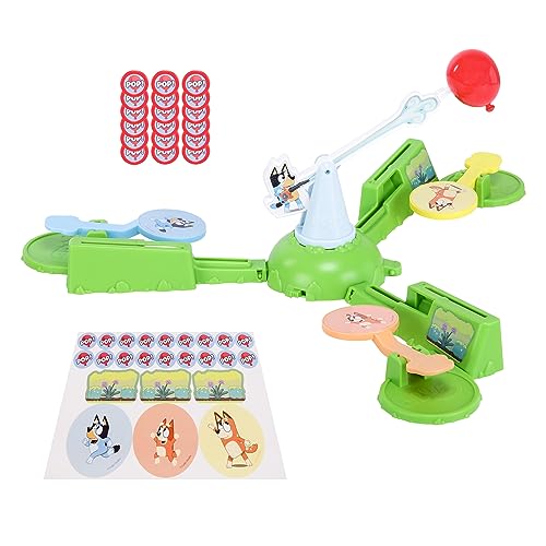 Bluey Keepy Uppy Game. Help, Bingo y Chilli Mantienen el Globo motorizado en el Aire con Las paletas de Personajes para 2-3 Jugadores. A Partir de 4 años