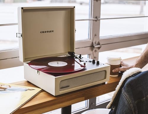 Crosley CR8017B-DU Voyager - Tocadiscos de Vinilo portátil clásico con Entrada y Salida Bluetooth y Altavoces Integrados, Dune