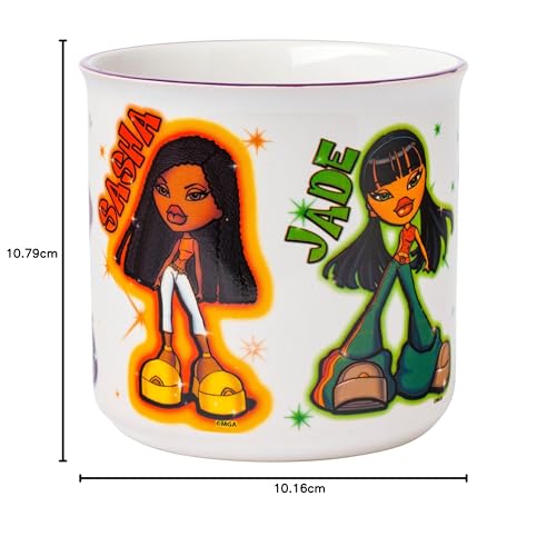 Taza de Cerámica Silver Buffalo Bratz Dolls Blanca con Yasmin, Sasha, Jade y Cloe